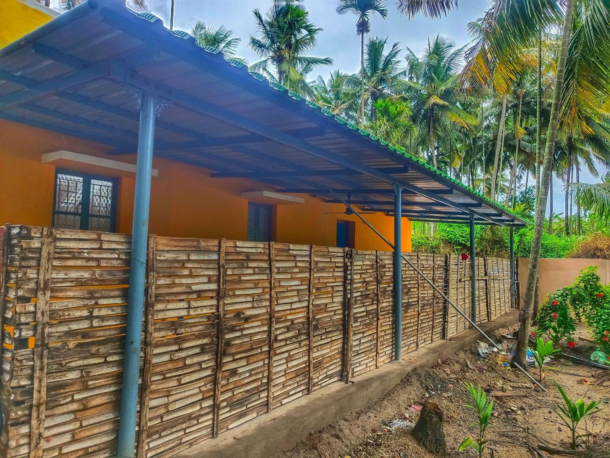 Shivalaya Farmstay Located Amdist Coconut Farm With River Access Near Isha,Adiyogi,Siruvani Alāndurai エクステリア 写真