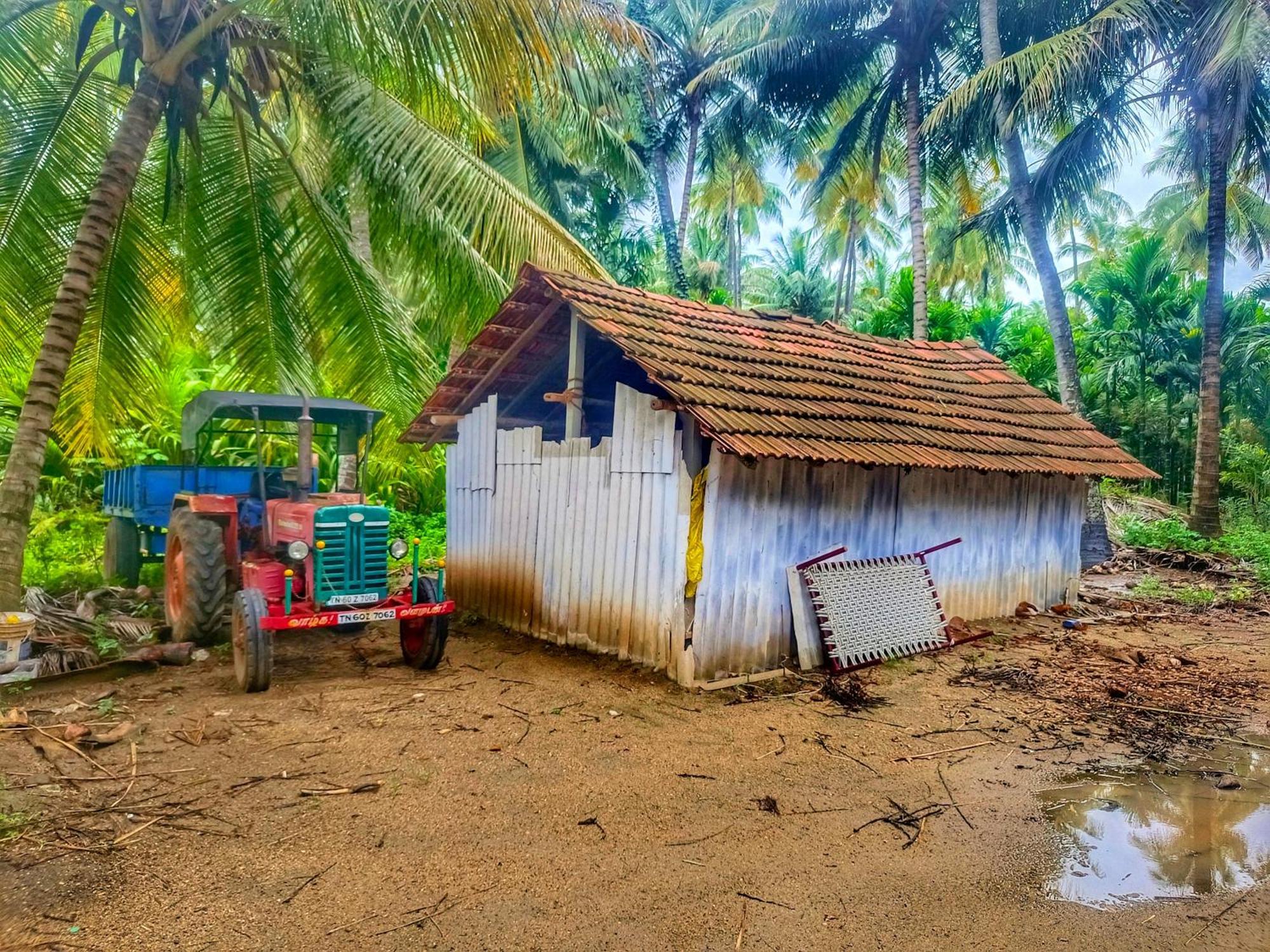 Shivalaya Farmstay Located Amdist Coconut Farm With River Access Near Isha,Adiyogi,Siruvani Alāndurai エクステリア 写真
